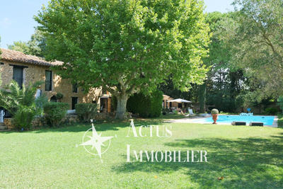 Maison - 233 m² - 8 pièces