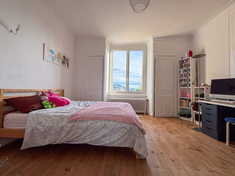 Propriété - 280 m² - 12 pièces