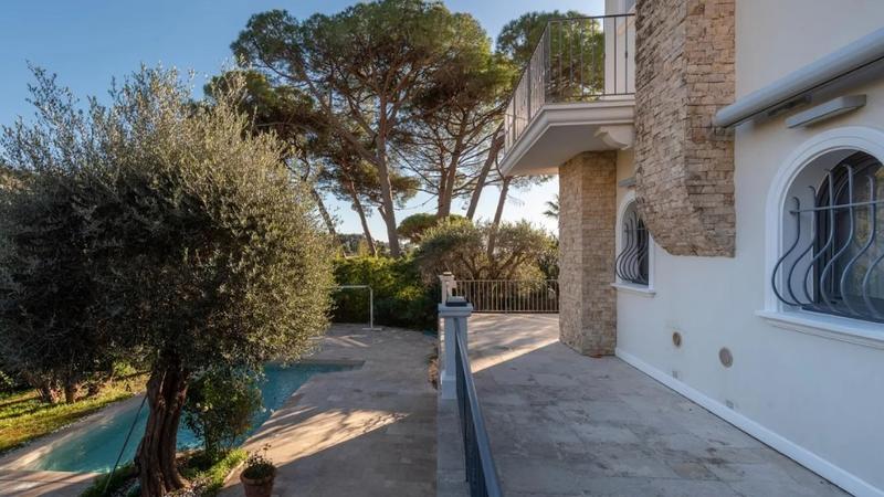 Villa - 225 m² - 6 pièces