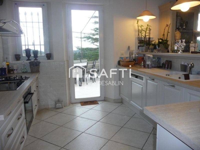 Maison - 195 m² - 6 pièces