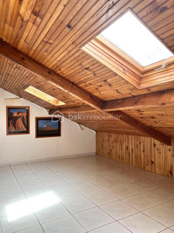 Maison - 282 m² - 9 pièces