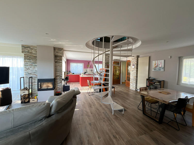 Maison - 180 m² - 8 pièces