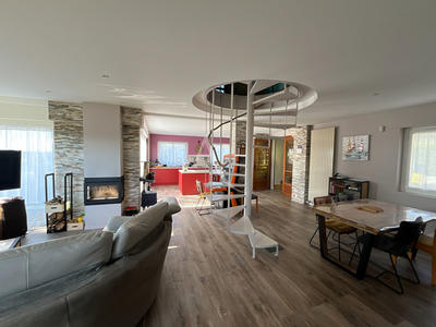 Maison - 180 m² - 8 pièces