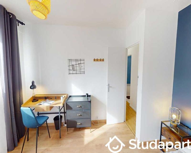 Chambre - 100 m² - 1 pièce