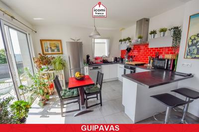 Maison - 92 m² - 5 pièces