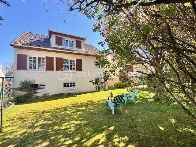 Maison traditionnelle - 130 m² - 6 pièces