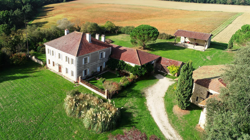 Demeure - 315 m² - 9 pièces