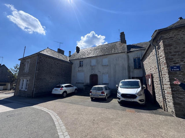 Maison - 390 m² - 9 pièces