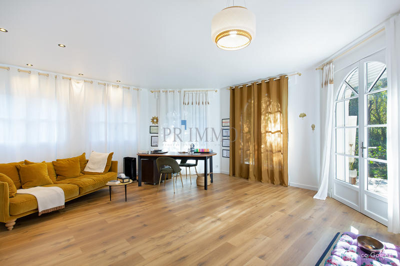 Villa - 273 m² - 8 pièces