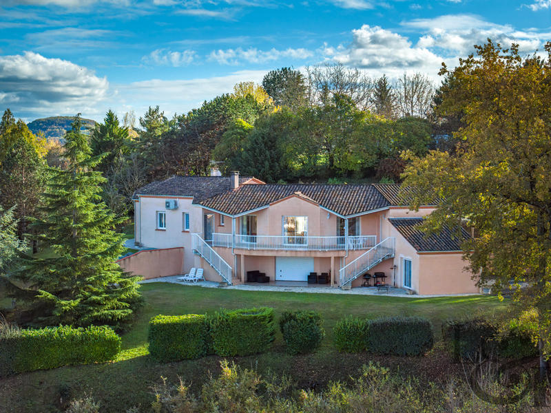 Maison - 174 m² - 6 pièces