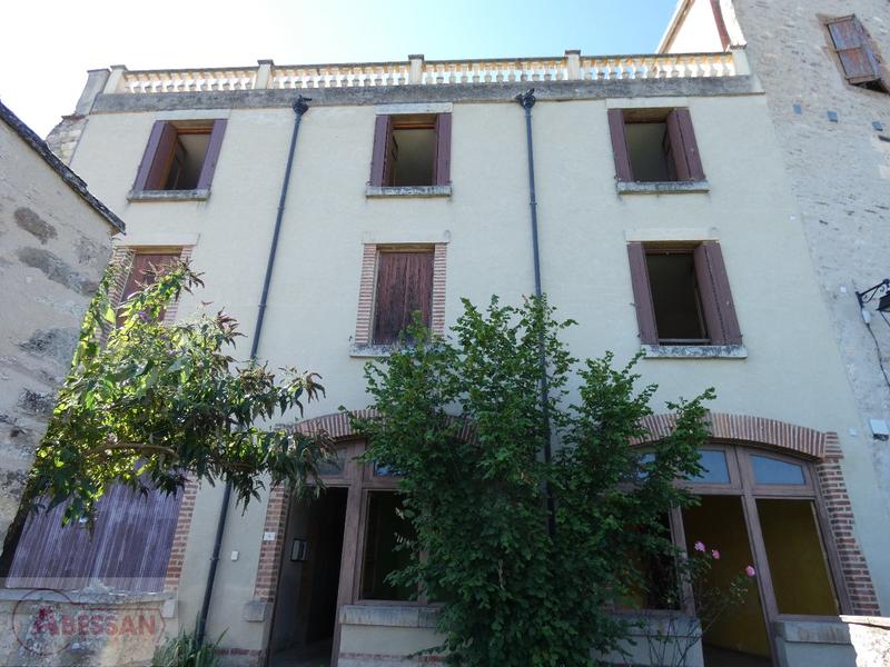Maison - 375 m² - 15 pièces