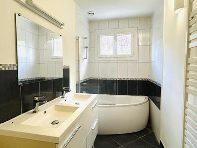 Maison traditionnelle - 94 m² - 5 pièces