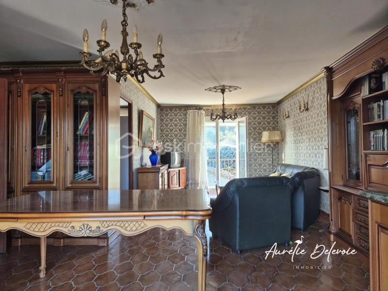 Maison - 211 m² - 9 pièces