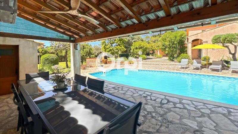 Maison - 211 m² - 6 pièces