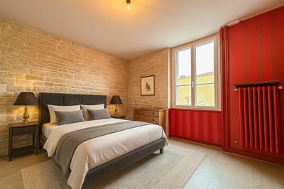 Maison - 240 m² - 9 pièces