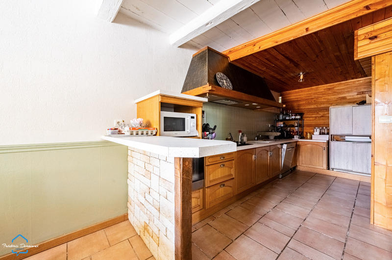 Maison - 233 m² - 8 pièces