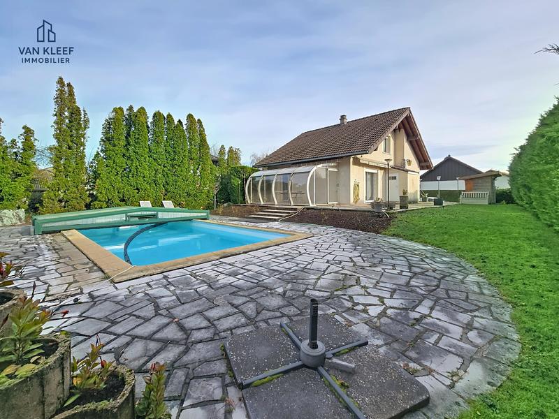 Maison traditionnelle - 94 m² - 4 pièces