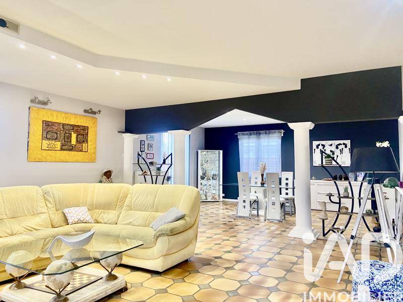Maison - 223 m² - 6 pièces