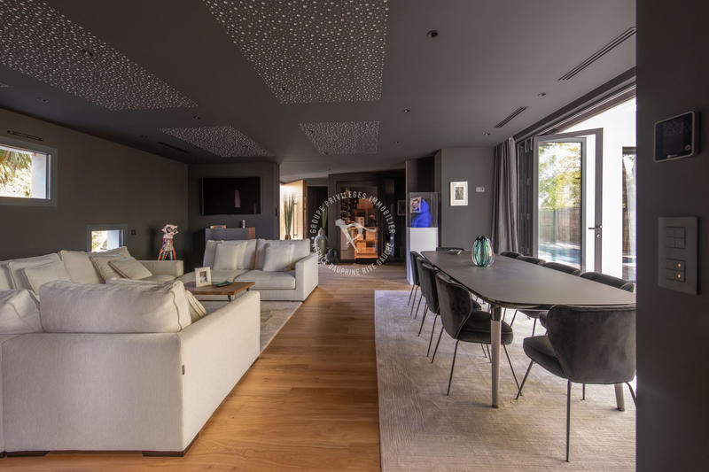 Maison contemporaine - 234 m² - 7 pièces