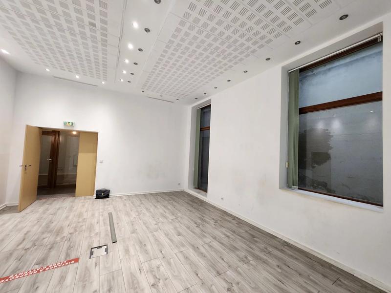 Local commercial - 167 m² - 11 pièces