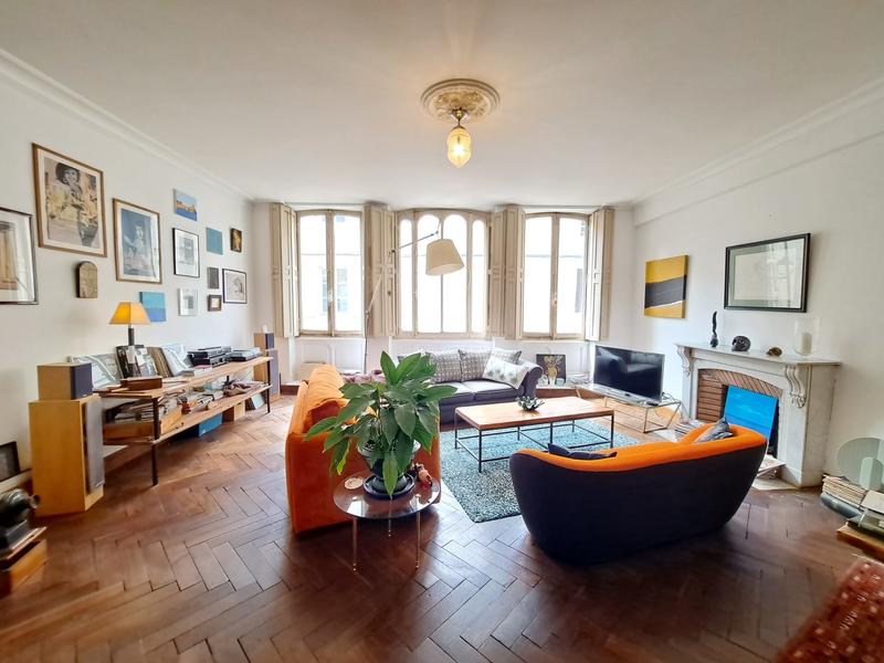 Maison - 230 m² - 6 pièces