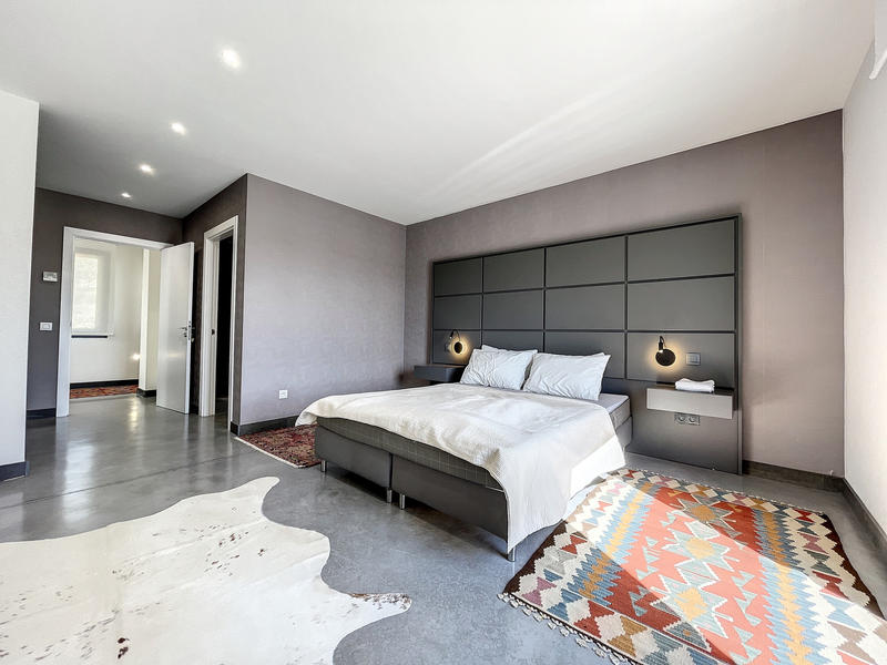 Villa - 300 m² - 6 pièces