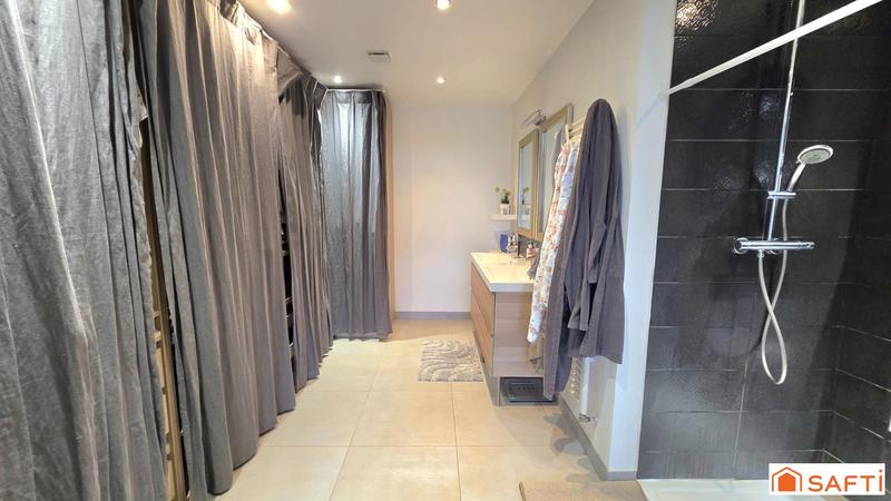 Maison - 180 m² - 7 pièces