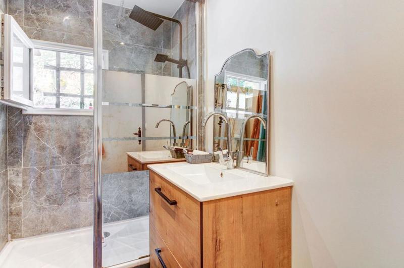 Propriété - 193 m² - 7 pièces