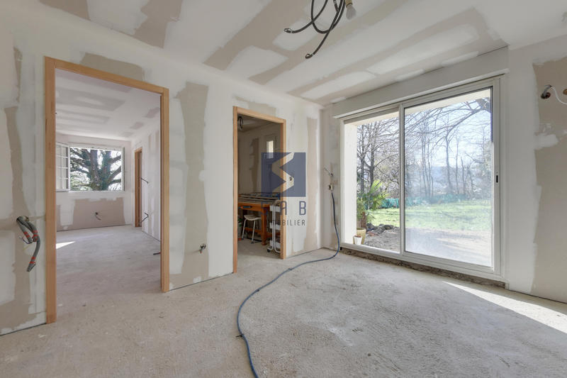 Propriété - 145 m² - 6 pièces