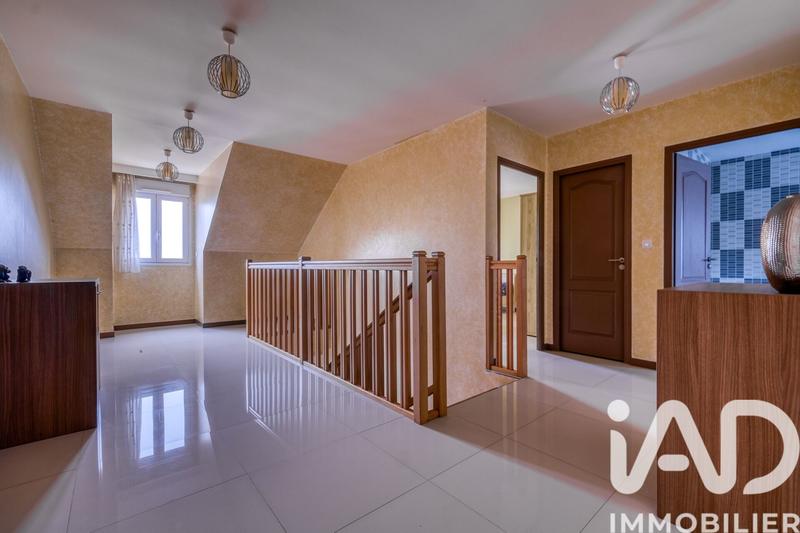 Maison - 220 m² - 6 pièces