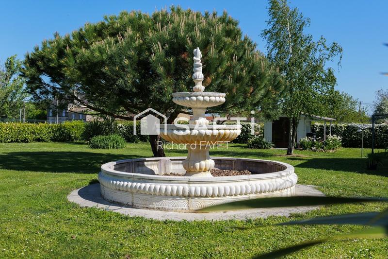 Maison - 302 m² - 10 pièces