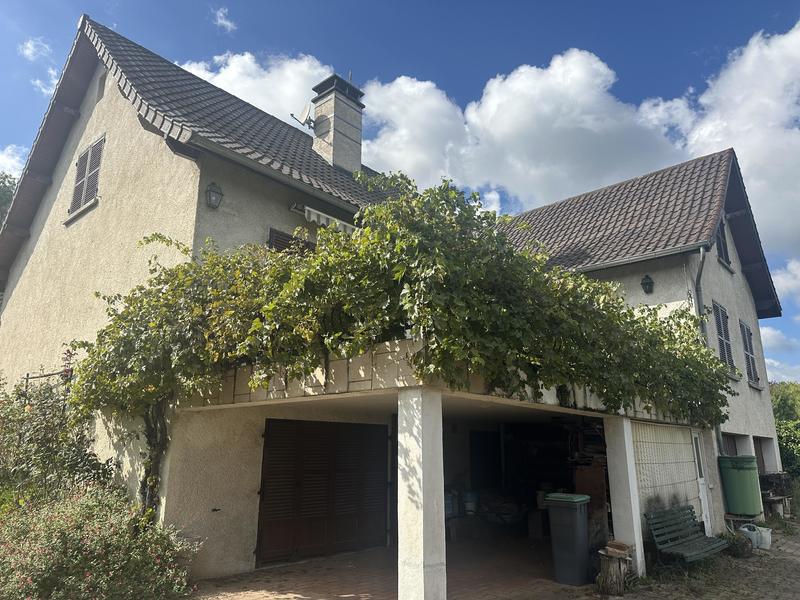 Maison traditionnelle - 280 m² - 11 pièces
