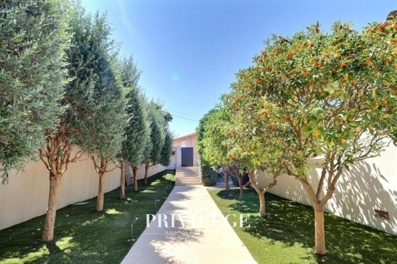 Villa - 315 m² - 6 pièces