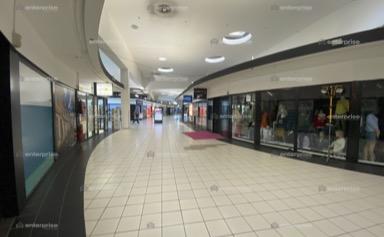 Local commercial - 741 m²