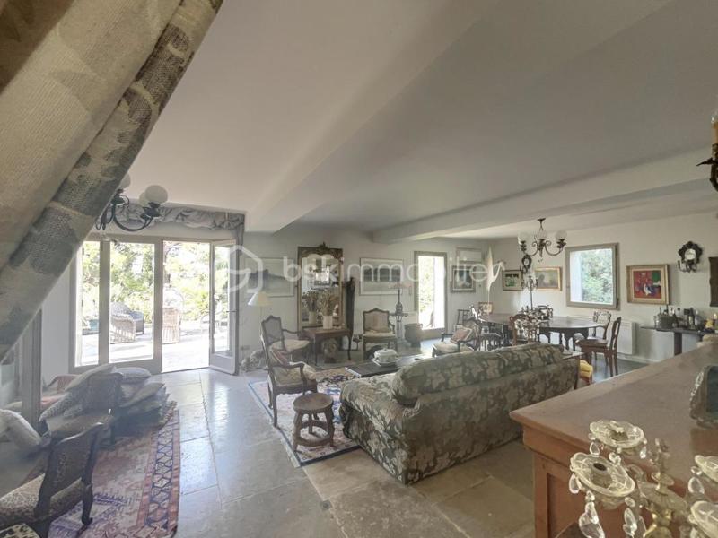 Propriété - 341 m² - 12 pièces