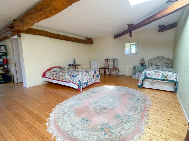 Maison en pierre - 220 m² - 6 pièces