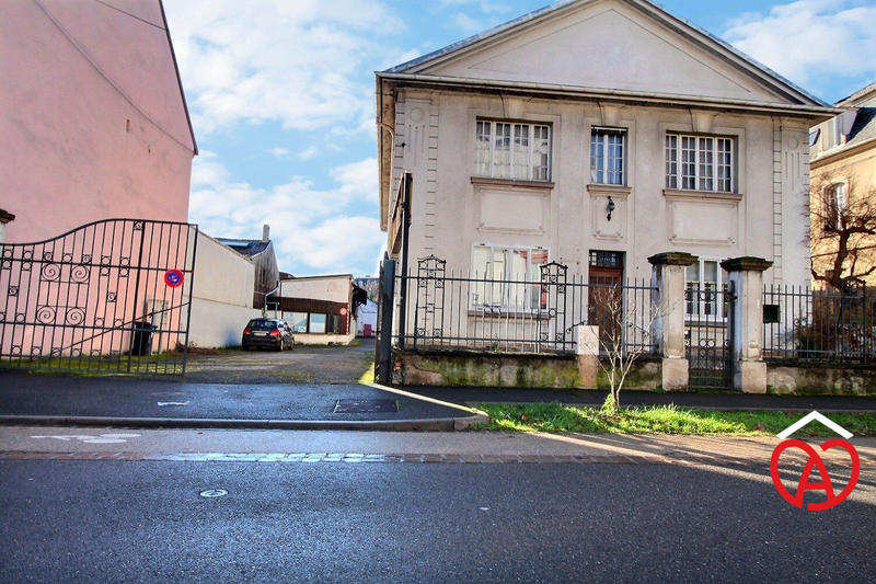 Maison - 408 m² - 17 pièces