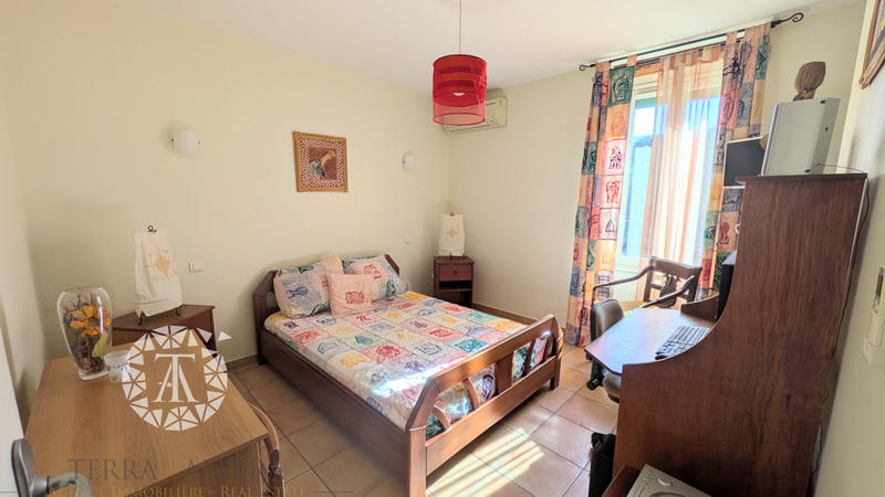 Propriété - 330 m² - 6 pièces