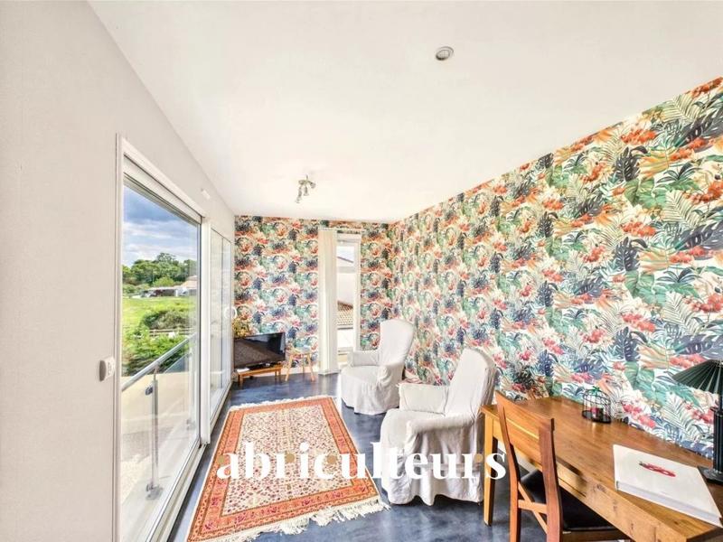 Maison - 242 m² - 8 pièces