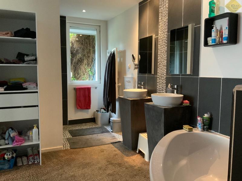 Maison - 460 m² - 11 pièces