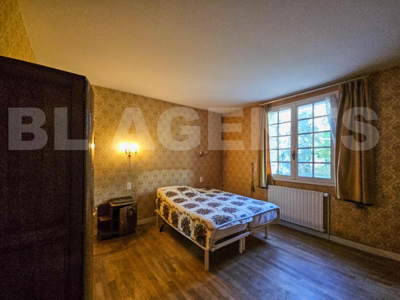 Maison traditionnelle - 250 m² - 8 pièces