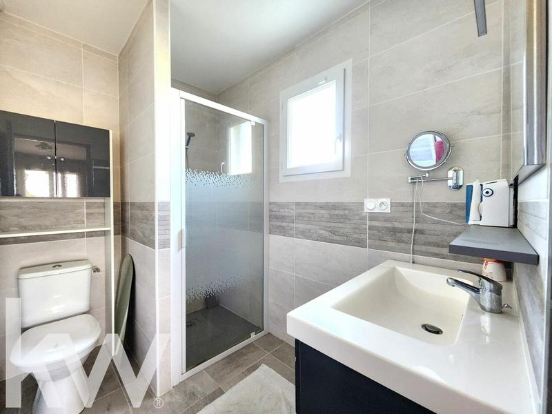 Maison - 3 200 m² - 5 pièces