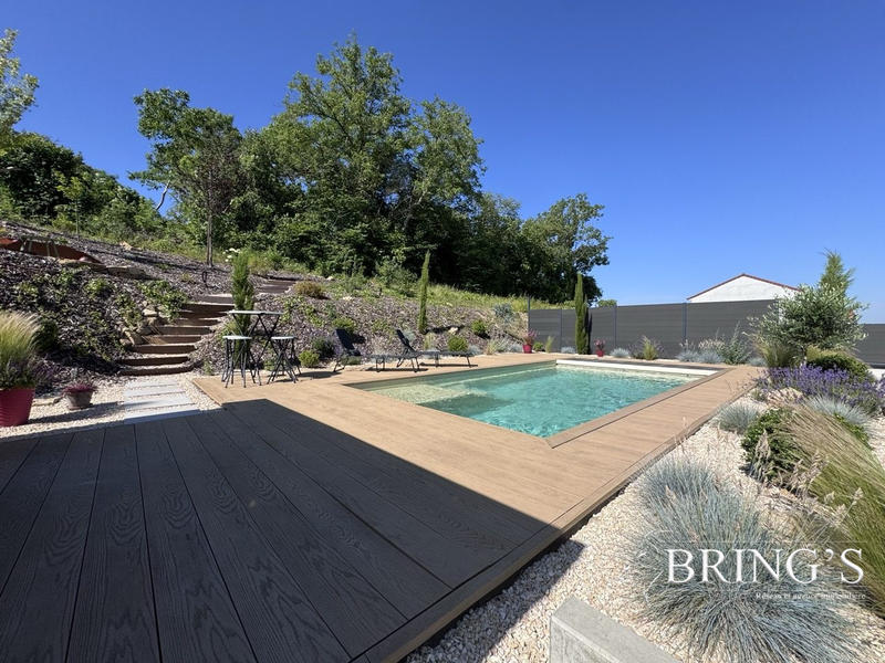 Maison - 222 m² - 7 pièces