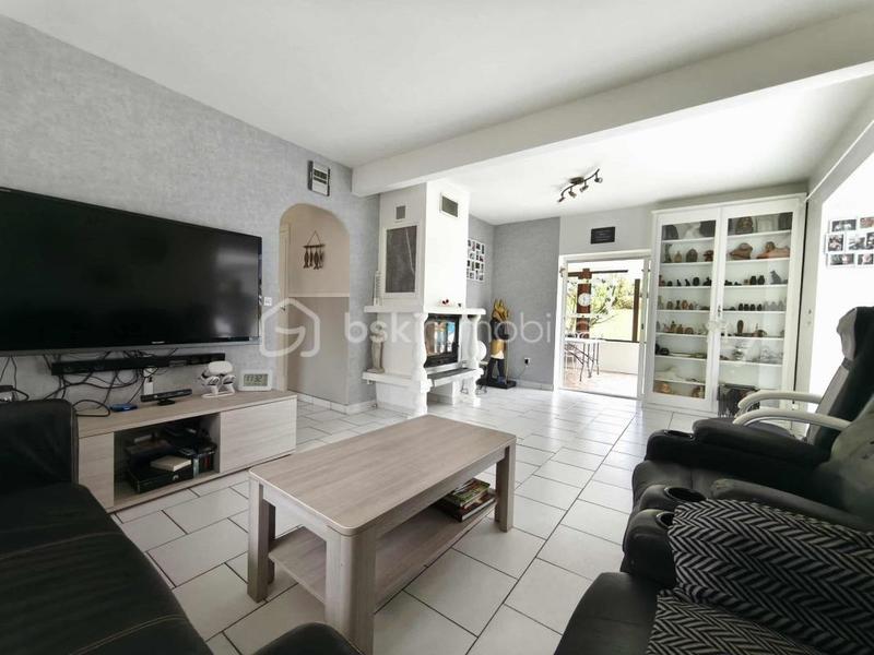 Maison - 213 m² - 8 pièces