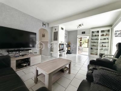 Maison - 213 m² - 8 pièces