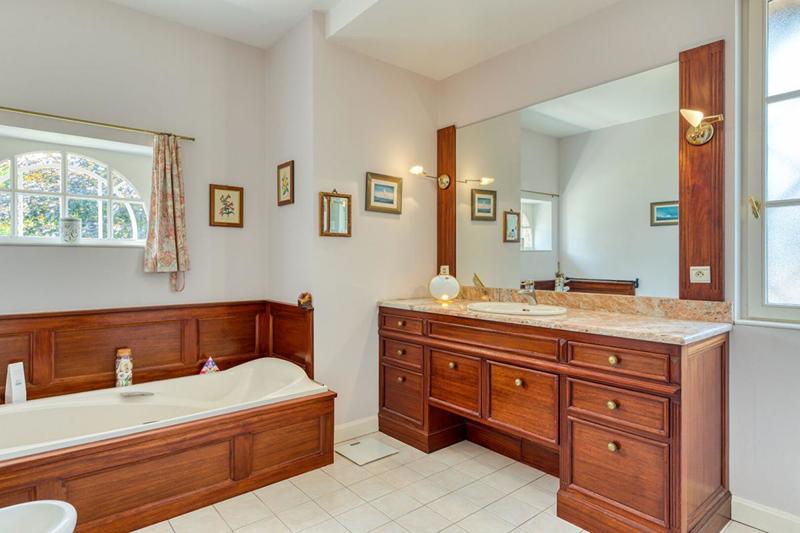 Maison - 275 m² - 7 pièces