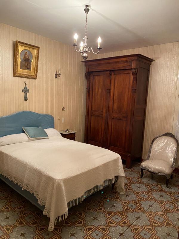 Maison - 250 m² - 13 pièces