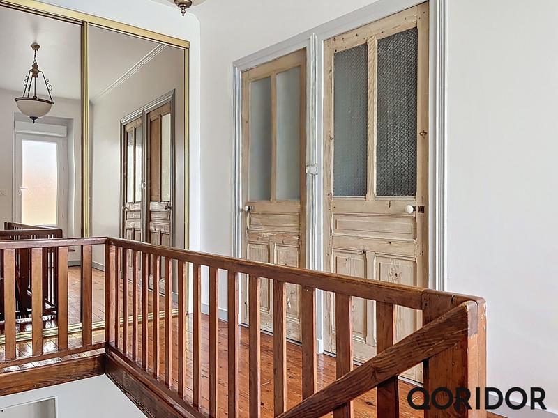 Maison - 285 m² - 10 pièces