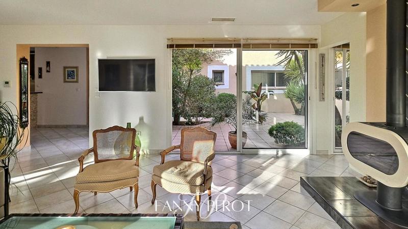 Maison - 220 m² - 6 pièces