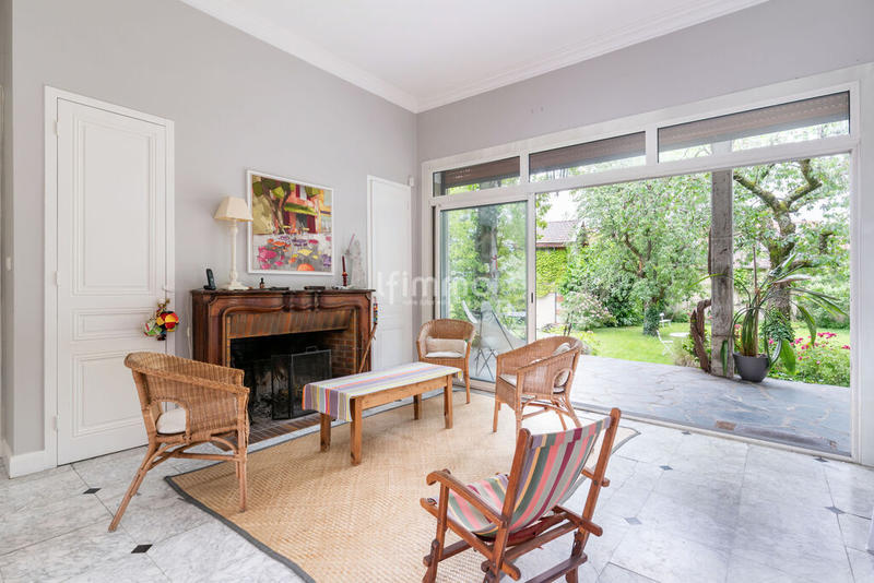 Demeure - 350 m² - 15 pièces